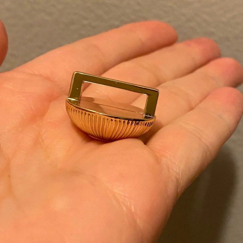 4 Chanel holiday charm/buttons - Picture 8 of 12